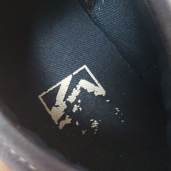 Vans - Picture 4 of 8